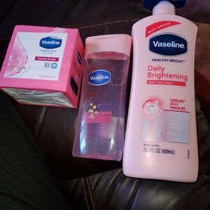 Vaseline Healthy Bright Daily Brightening Lotion and Body Wash Set - Pink